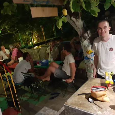 Lemon Tree House Hostal